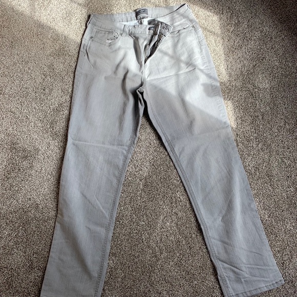 Chico's Denim - 🔥Chico’s so slimming jeans size 2.5 or size 14🔥